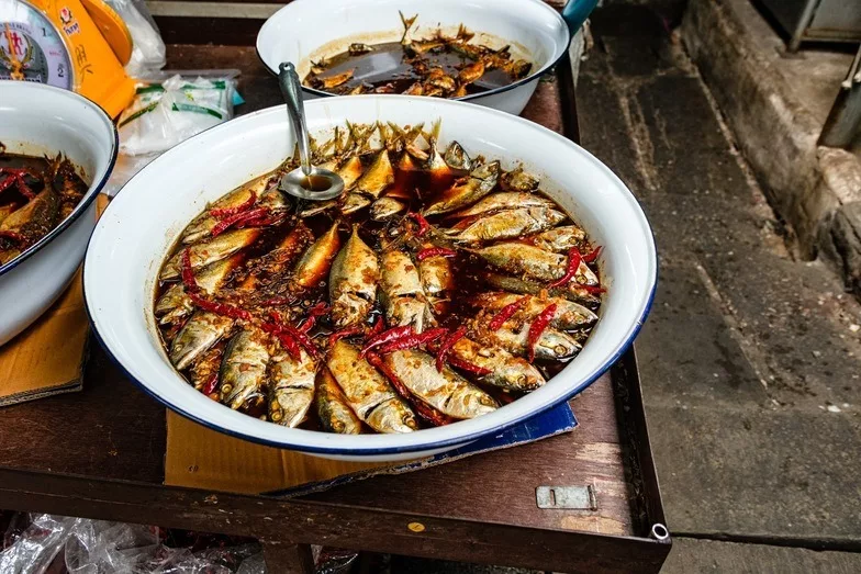 salting fish trimming