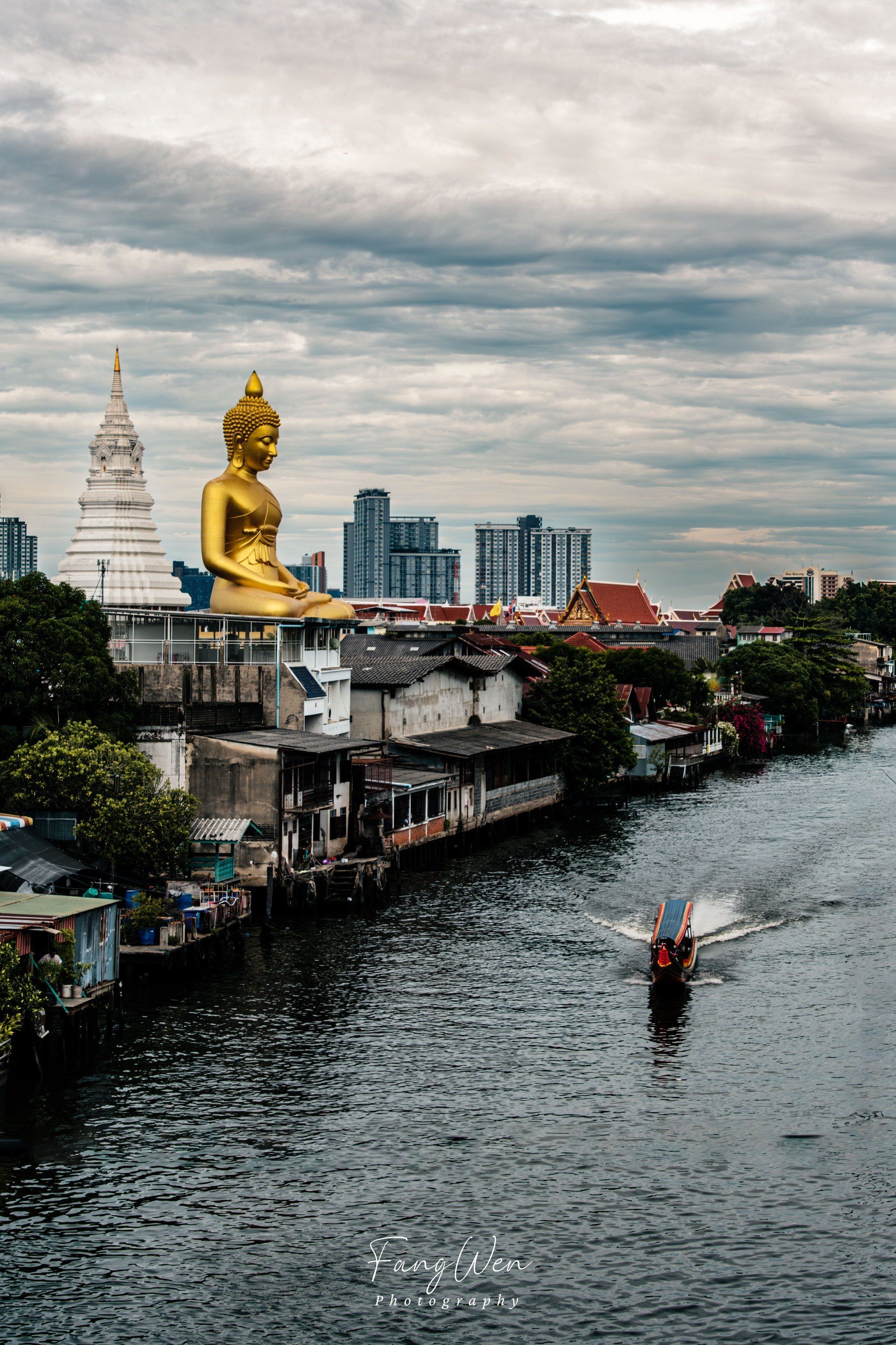 Big Buddha on the bridge