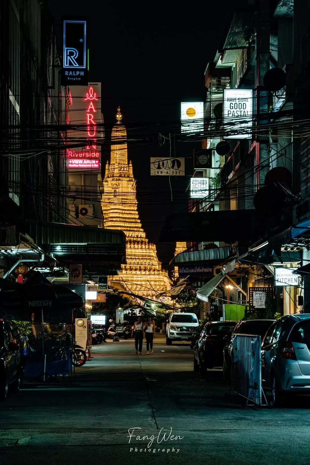 Wat Arun in the alley