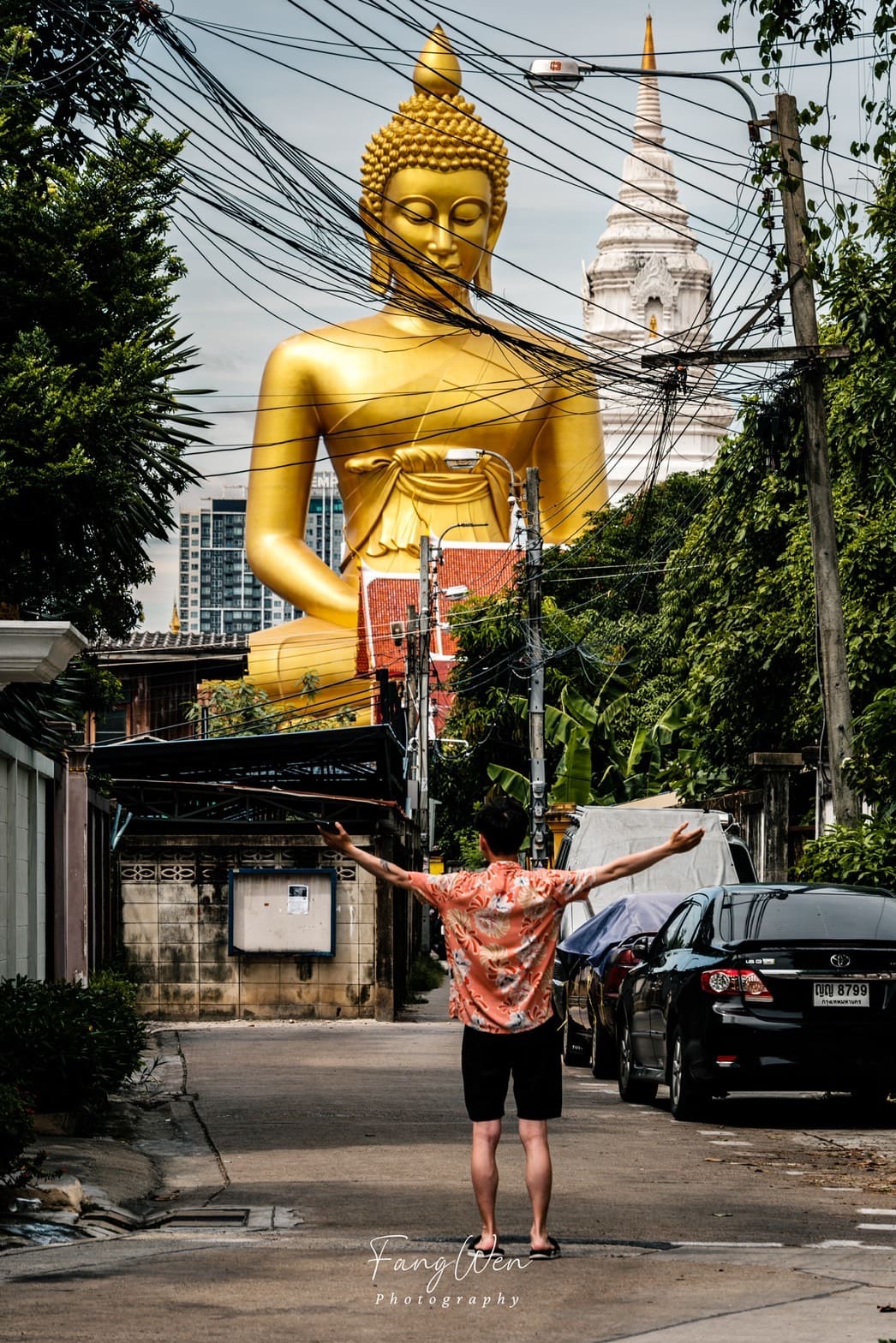 Big Buddha in front of the alley